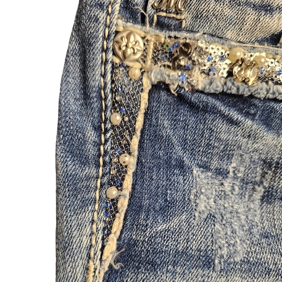 Miss Me Distressed Whiskered Signature Skinny Jeans EUC - Picture 12 of 16